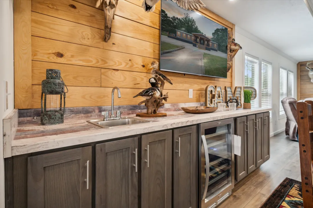 Kitchen Bar with Wie Cooler